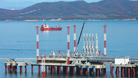 Нефть разгулялась по морю